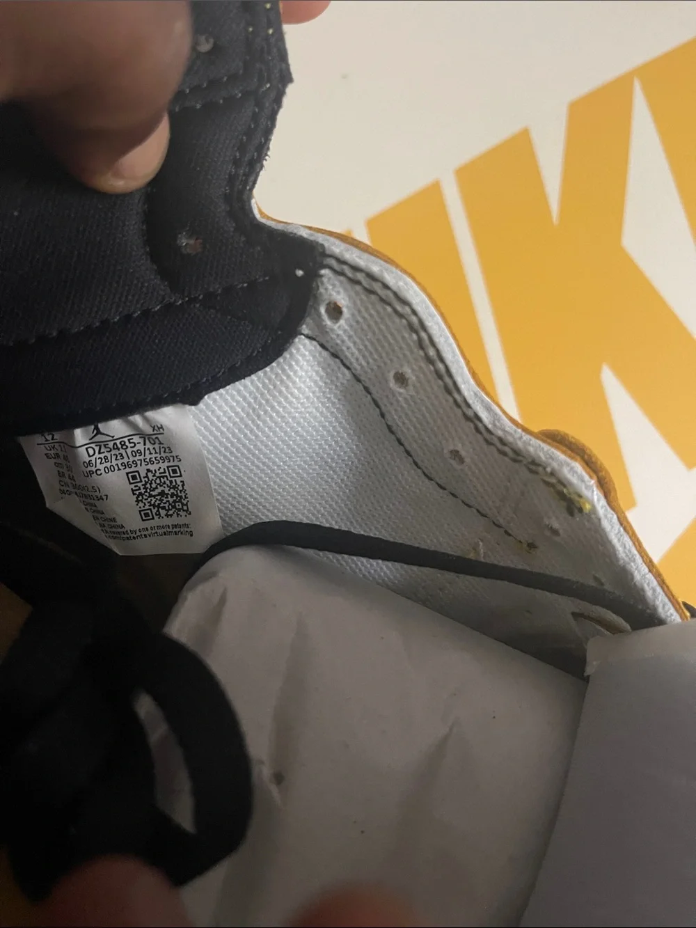 Nike Air Jordan 1 High - White, Yellow & Black